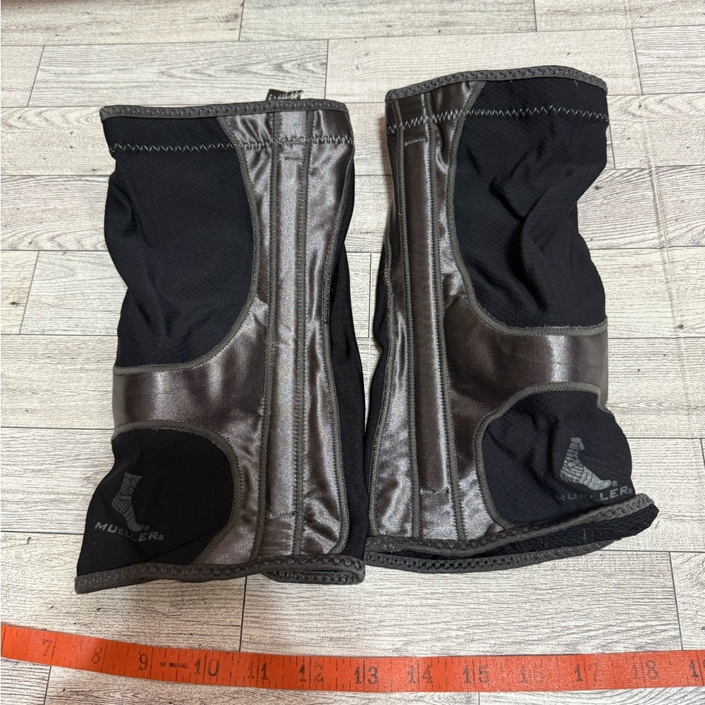 Mueller Hg80 Knee Supports.